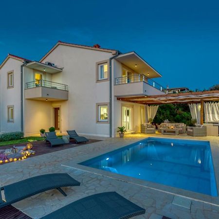 Villa Gellia อูกล์ยัน ภายนอก รูปภาพ
